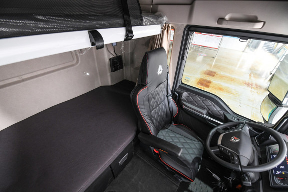 SITRAK C7H 4x2 (кабина MAX), фото спальника