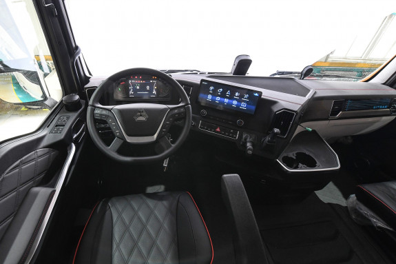 SITRAK C7H 4x2 (кабина MAX), фото рулевого управления